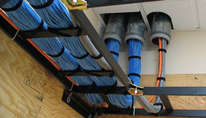 نکاتی برای افزایش طول عمر سینی کابل در محیط‌های خورنده و مرطوب