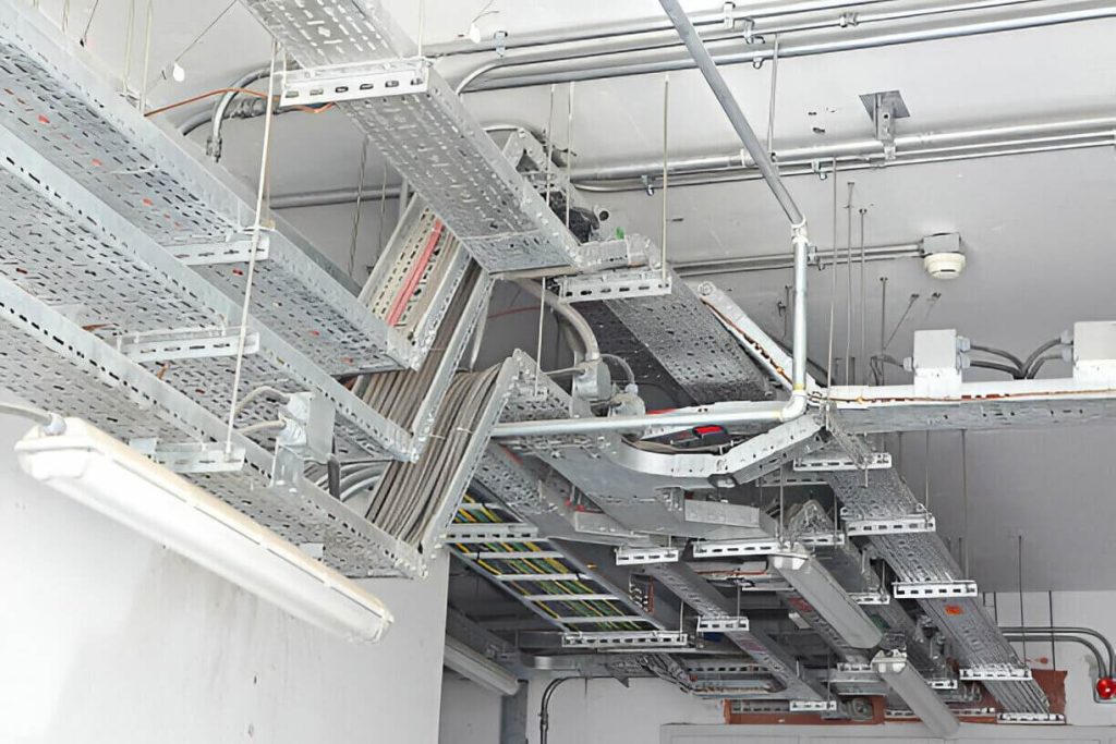 سینی کابلها در برابر لرزش صنعتی